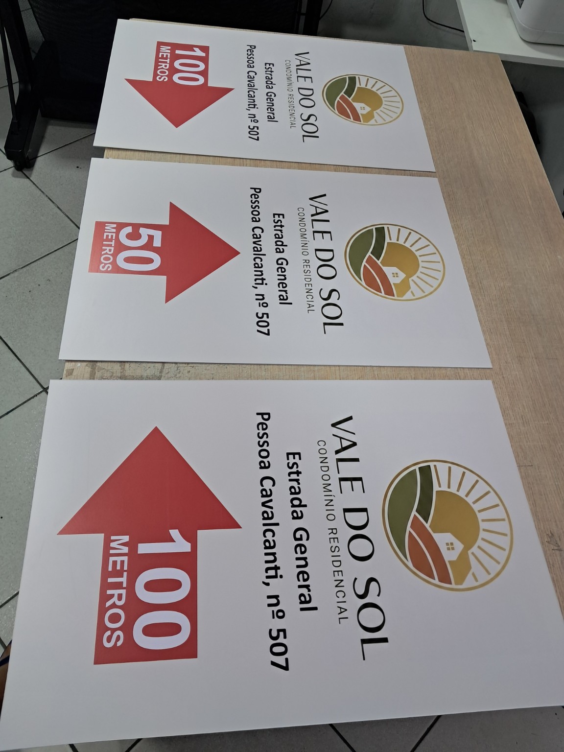 Placas e sinalização — trabalho da Copiar & Colar