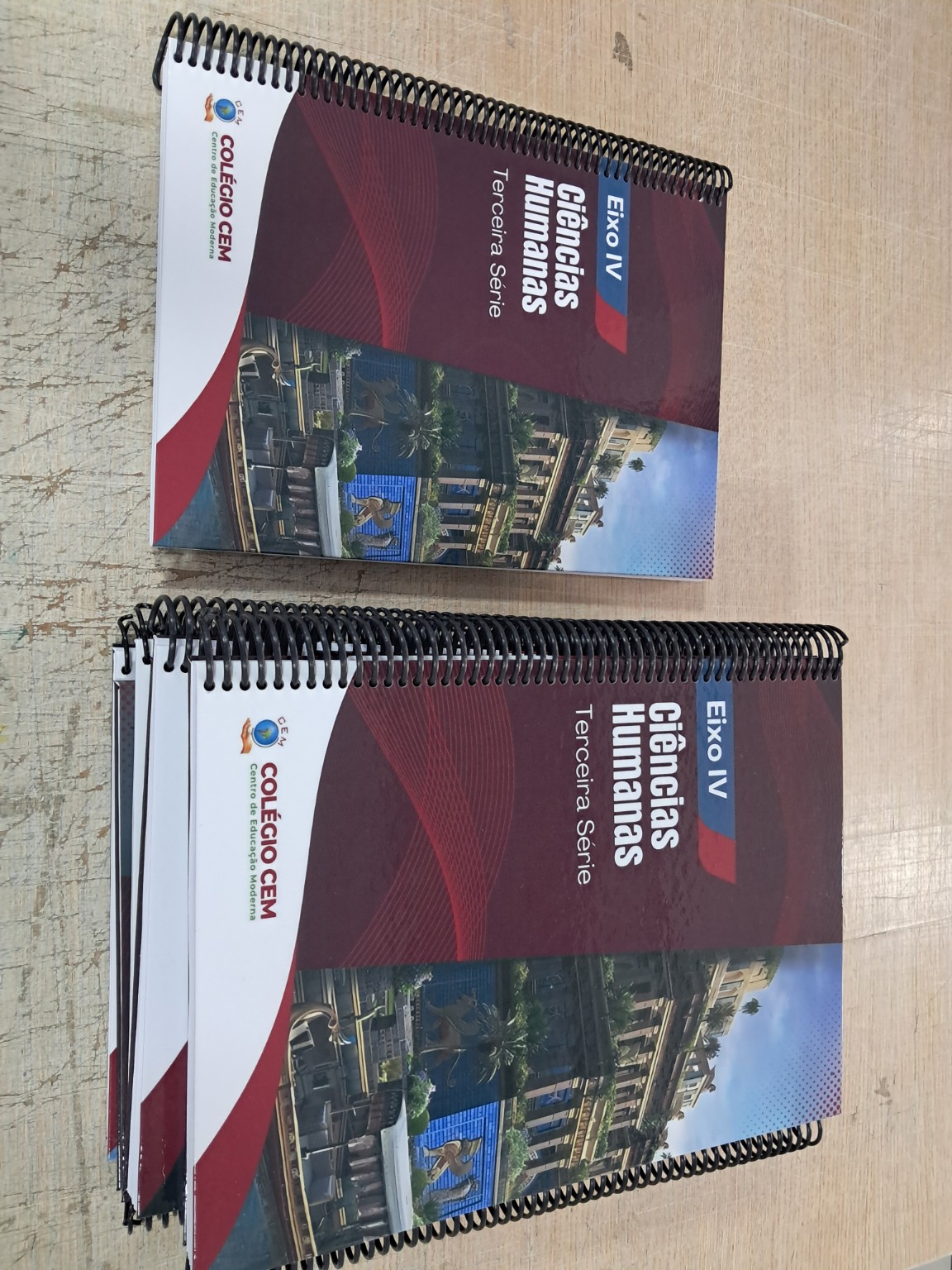 Encadernação e plastificação — trabalho da Copiar & Colar