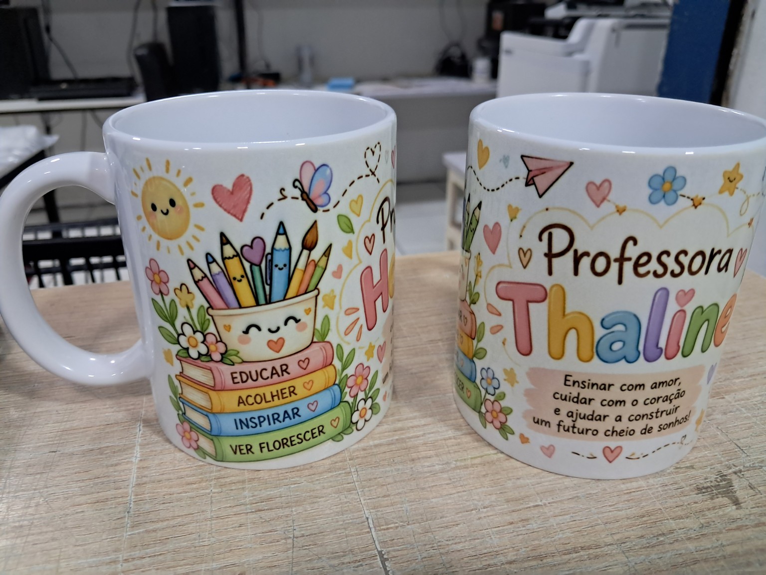 Canecas e personalizados — trabalho da Copiar & Colar
